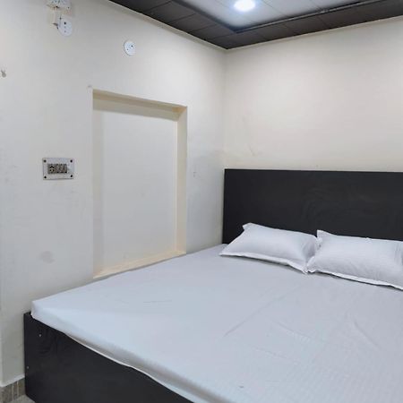 Hotel Crystal Dreams Mathura Extérieur photo