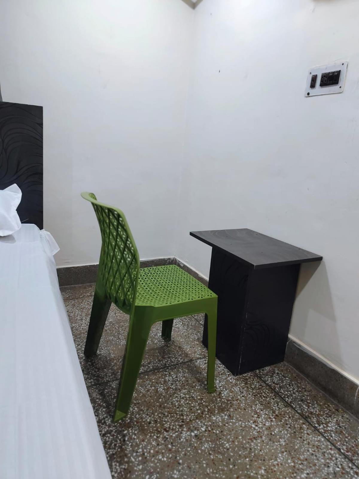 Hotel Crystal Dreams Mathura Extérieur photo